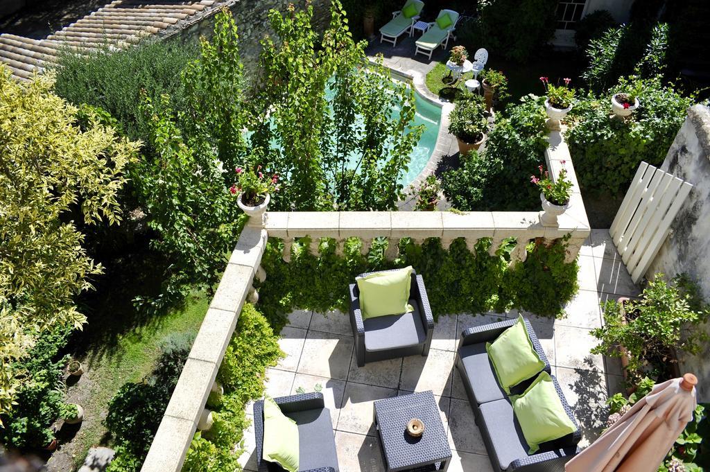 Les Saisons Bed & Breakfast วิลเนิฟ-เลส์-อาวิญง ภายนอก รูปภาพ