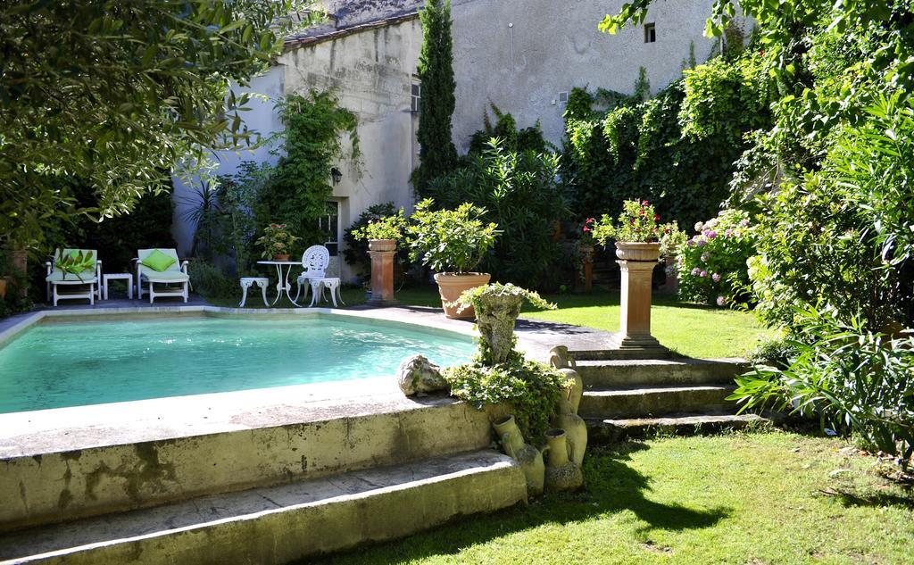 Les Saisons Bed & Breakfast วิลเนิฟ-เลส์-อาวิญง ภายนอก รูปภาพ