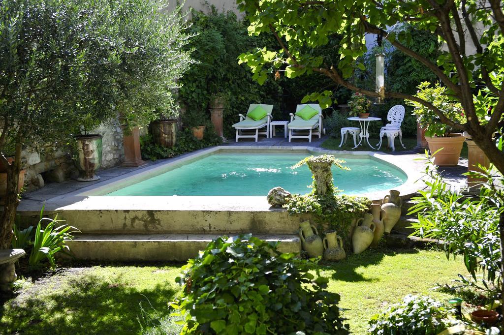 Les Saisons Bed & Breakfast วิลเนิฟ-เลส์-อาวิญง ภายนอก รูปภาพ